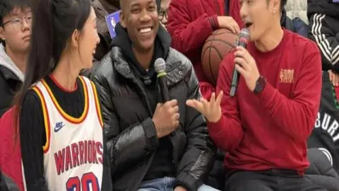 叶诗文再破200米蛙泳极限：全力拼搏，精彩呈现！